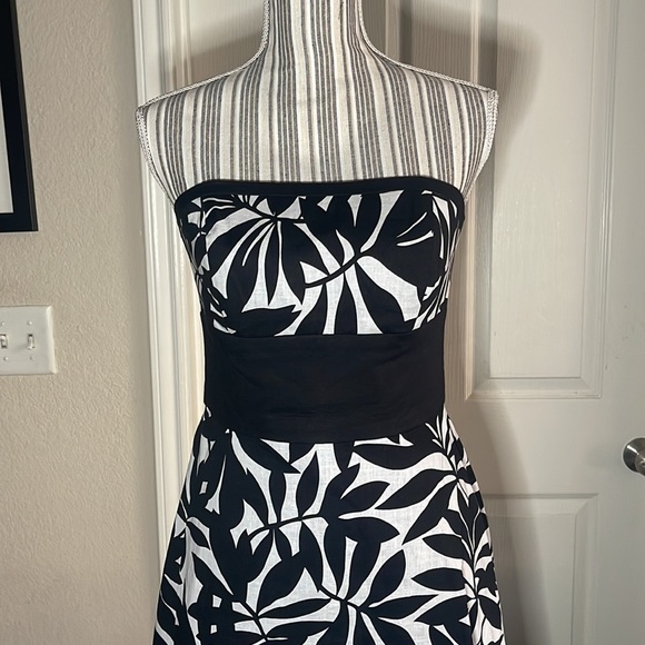 WHBM Strapless Dress - Picture 2 of 5